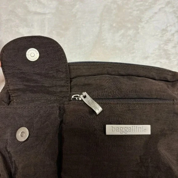 Baggallini Brown Crossbody Bag Adjustable Straps Red Interior Pockets - Picture 4 of 10